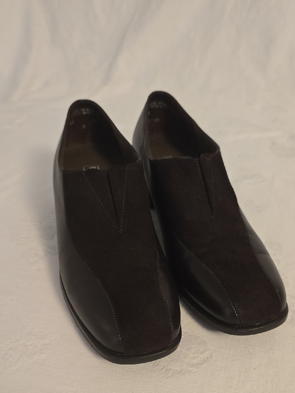 Munro Brown Comfort Leather Slip-On Loafers 1  1/2 " Heel Size 7N